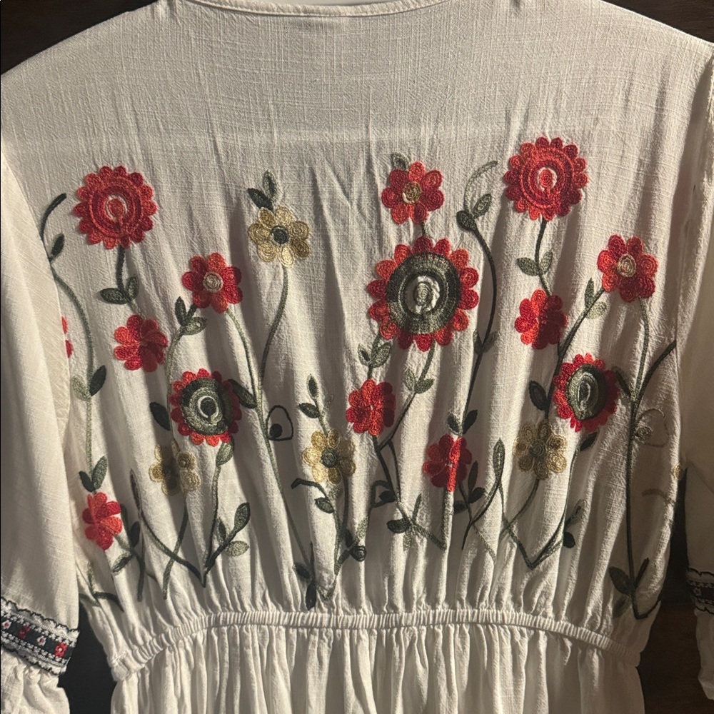 Floral Embroidered White Dress, Size M, EUC - Picture 6 of 8